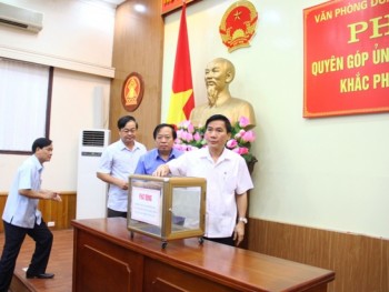 Văn phòng Đoàn ĐBQH, HĐND, UBND quyên góp ủng hộ đồng bào miền Trung