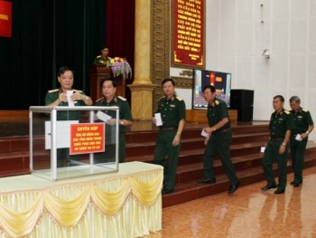 Lực lượng vũ trang Quân khu 1 quyên góp, ủng hộ đồng bào miền Trung