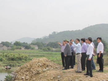 Lãnh đạo tỉnh kiểm tra tiến độ triển khai công trình Đường trục nối ĐT 261 đến khu vực đền Gàn, Hồ Núi Cốc