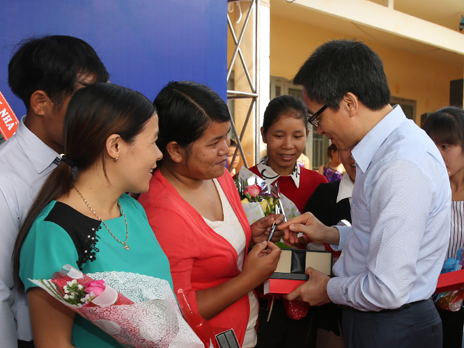 Phó Thủ tướng xúc động khi dự kỷ niệm Ngày Nhà giáo Việt Nam
