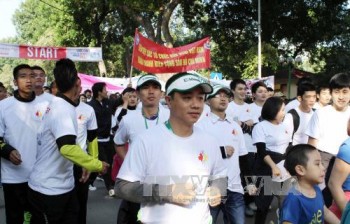 Hơn 1.000 người tham gia "Chạy vì trẻ em Hà Nội”