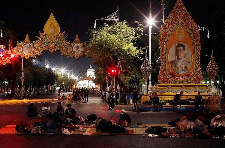 Thái Lan cấm tụ tập trên 5 người để hạn chế biểu tình