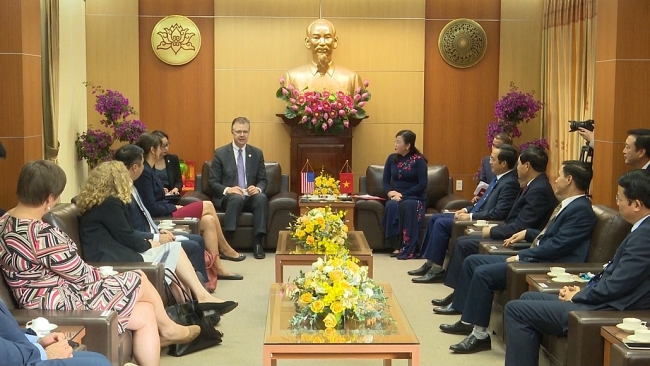 Đồng chí Bí thư Tỉnh ủy tiếp Đoàn công tác của Đại sứ quán Hoa Kỳ tại Việt Nam