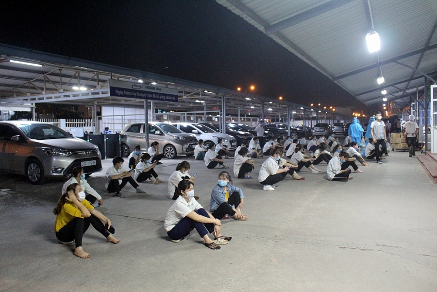 [Photo] Đêm 26/5: Xét nghiệm toàn bộ 3.000 người tại 3 công ty trong KCN Điềm Thụy - Phú Bình