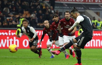 Cristiano Ronaldo lập công, Juventus thoát thua trước AC Milan