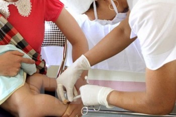 Sơn La: Tạm ngừng sử dụng lô vắcxin gây phản vệ sau tiêm chủng ở trẻ