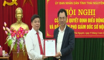 Trao Quyết định bổ nhiệm chức danh Phó Giám đốc Sở Nội vụ tỉnh Thái Nguyên
