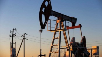 Tiếp bước Saudi Arabia, ba thành viên OPEC khác giảm giá dầu