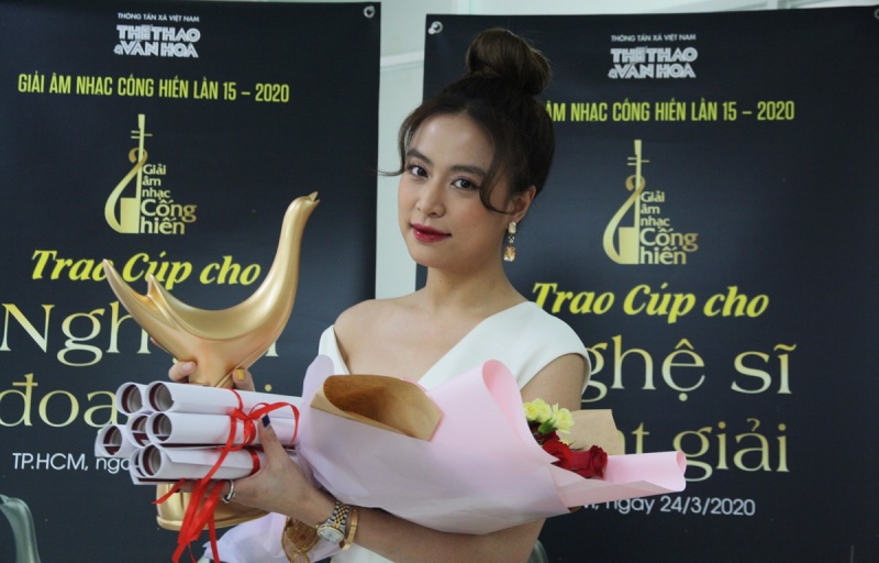 Hoàng Thùy Linh ''đại thắng'' tại Giải Âm nhạc Cống hiến lần thứ 15