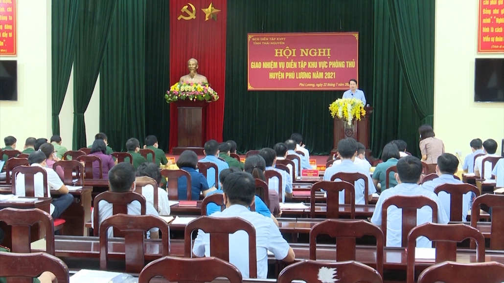 Hội nghị giao nhiệm vụ diễn tập khu vực phòng thủ huyện Phú Lương năm 2021