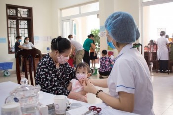 Hà Nội tổ chức 1.800 điểm uống vitamin A liều cao cho trẻ em