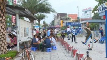 Cần lập lại trật tự trước cổng Bệnh viện Trung ương Thái Nguyên