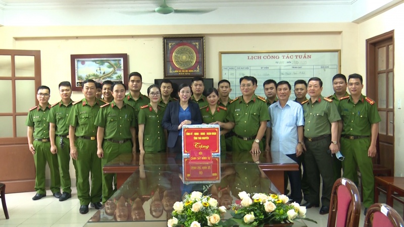 Đồng chí Bí thư Tỉnh ủy thăm, động viên lực lượng Công an thành phố Thái Nguyên