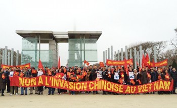 Người Việt tại Pháp biểu tình phản đối Trung Quốc ở Biển Đông
