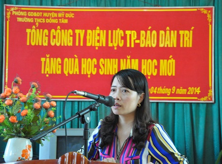 Hơn 4000 cuốn vở đến với học sinh hai trường THCS Đồng Tâm và Thượng Lâm