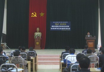 Tập huấn nâng cao năng lực cho cán bộ giải quyết việc làm huyện Định Hóa