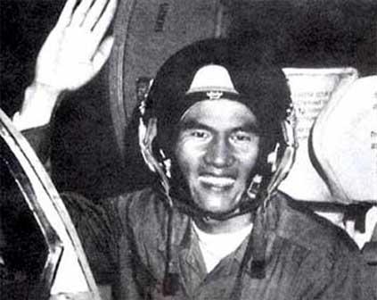 40 năm Chiến thắng Hà Nội - Ðiện Biên Phủ trên không (12-1972 - 12-2012): Người phi công đầu tiên "đánh gục" pháo đài bay B52