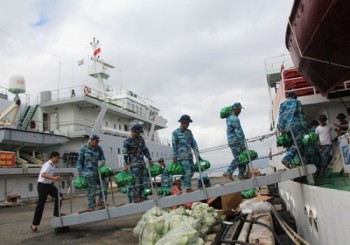 Lâm Đồng gửi tặng cán bộ, chiến sĩ và nhân dân huyện đảo Trường Sa hơn 40 tấn rau