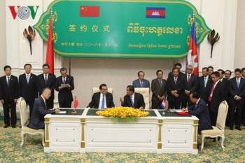 Campuchia và Trung Quốc ký kết hàng chục thỏa thuận hợp tác