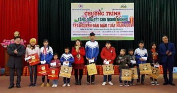 Chương trình tặng quà tết cho người nghèo tết Nguyên Đán Mậu Tuất