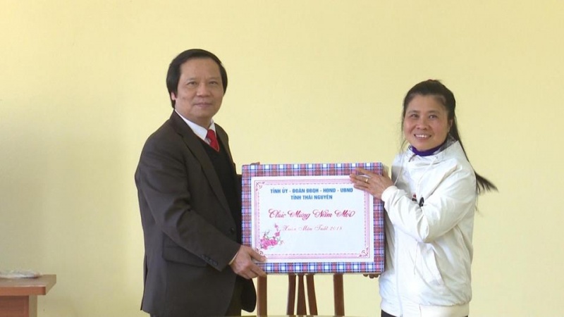 Ban Tuyên giáo Tỉnh ủy thăm hỏi động viên cán bộ Bệnh viện Đa khoa Phú Bình