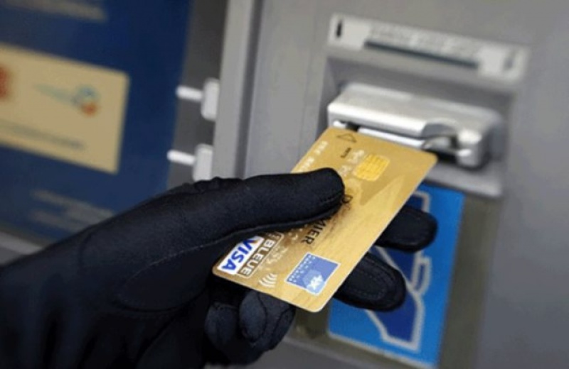 4 người Trung Quốc nghi sao chép dữ liệu tại ATM rồi rút tiền bằng thẻ giả