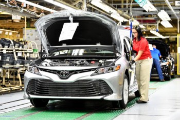 Toyota triệu hồi xe Camry 2018 vì lỗi động cơ