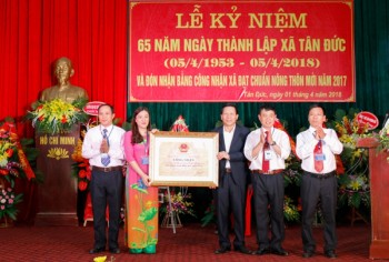 Xã Tân Đức, huyện Phú Bình đón nhận danh hiệu “ Xã đạt chuẩn nông thôn mới”