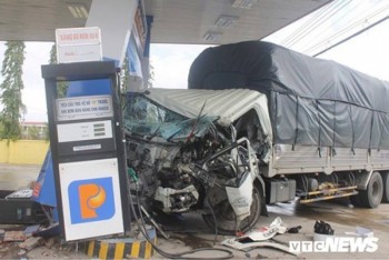 Tai nạn giao thông thảm khốc ở Khánh Hòa, ít nhất 7 người thương nặng