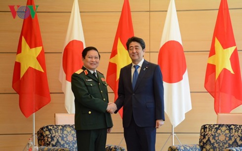 Bộ trưởng Ngô Xuân Lịch tiếp kiến Thủ tướng Nhật Bản Shinzo Abe