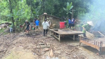 Phú Lương: Hỗ trợ gia đình bị thiệt hại bởi thiên tai
