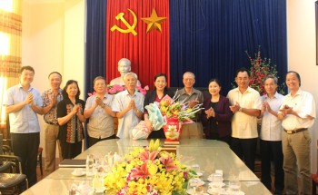 Đồng chí Bí thư Tỉnh ủy làm việc với Ban chủ nhiệm Câu lạc bộ Hưu trí tỉnh Thái Nguyên