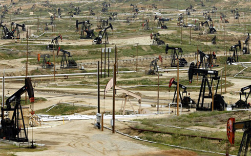 Các nước sản xuất dầu lửa phối hợp bình ổn thị trường