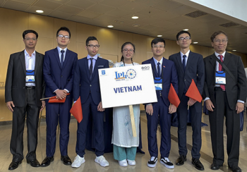 Việt Nam giành ba huy chương vàng Olympic Vật lý quốc tế - VnExpress