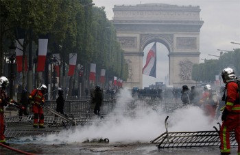 Hàng trăm người biểu tình bị bắt ngày quốc khánh Pháp