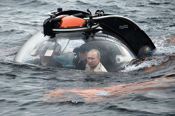 Ông Putin lặn xuống đáy biển, thăm tàu ngầm bị chìm trong chiến tranh