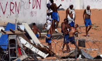 Đụng độ băng đảng trong nhà tù Brazil, hơn 50 người chết - VnExpress