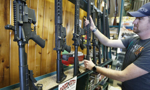 Chuỗi siêu thị Mỹ vẫn bán vũ khí sau thảm kịch xả súng