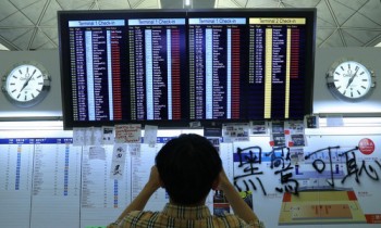 Hơn 300 chuyến bay tiếp tục bị hủy tại sân bay Hong Kong