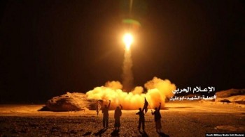 Yemen: Houthi phóng 10 tên lửa nhằm vào sân bay của Saudi Arabia