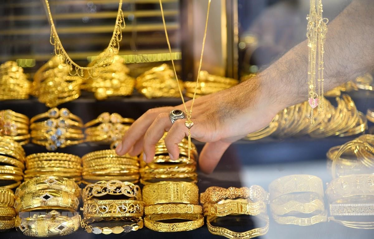 Giá vàng thế giới chạm mức cao nhất trong hai tuần qua