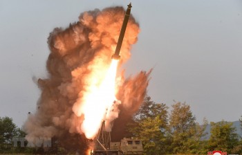 Hàn Quốc: Triều Tiên phóng tên lửa đạn đạo tầm cao khoảng 910km