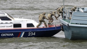 Nga nổ súng trấn áp tàu cá Triều Tiên, bắt giữ hàng chục thủy thủ