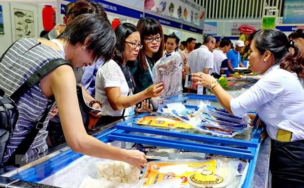 Gần 100 gian hàng được giới thiệu tại hội chợ sản phẩm thủy sản Hà Nội