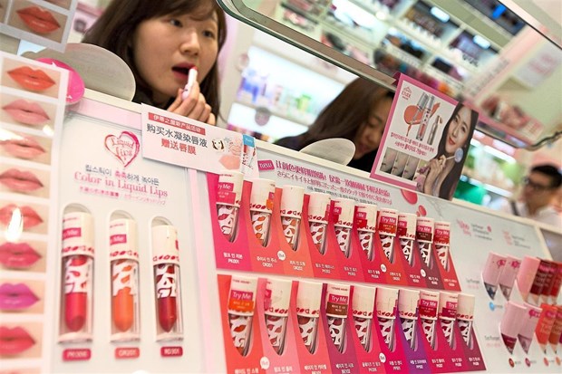 Khách hàng trực tuyến ưa chuộng sản phẩm làm đẹp của Hàn Quốc