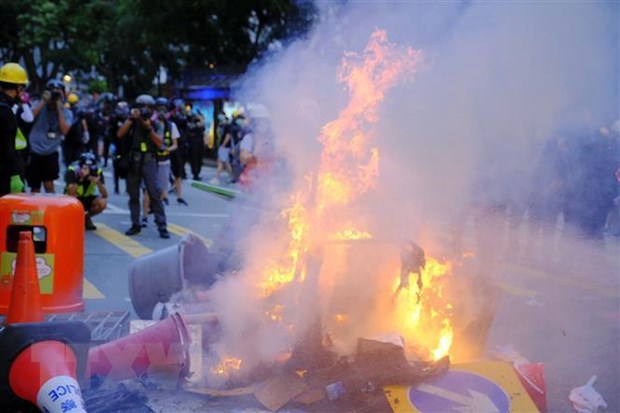 Hong Kong cấm người biểu tình quấy rối nhà ở của cảnh sát