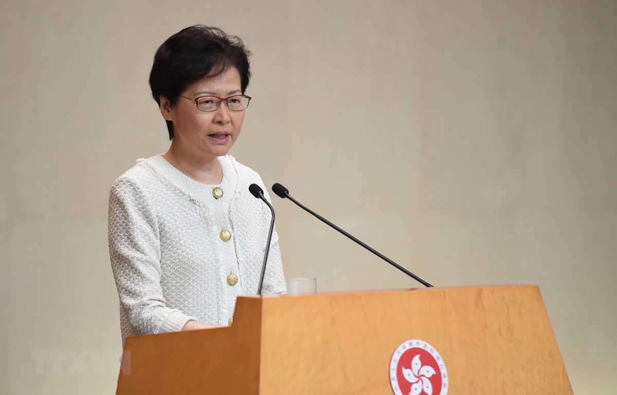 Lãnh đạo Hong Kong buộc phải dừng phát biểu vì sự phản đối của nghị sỹ