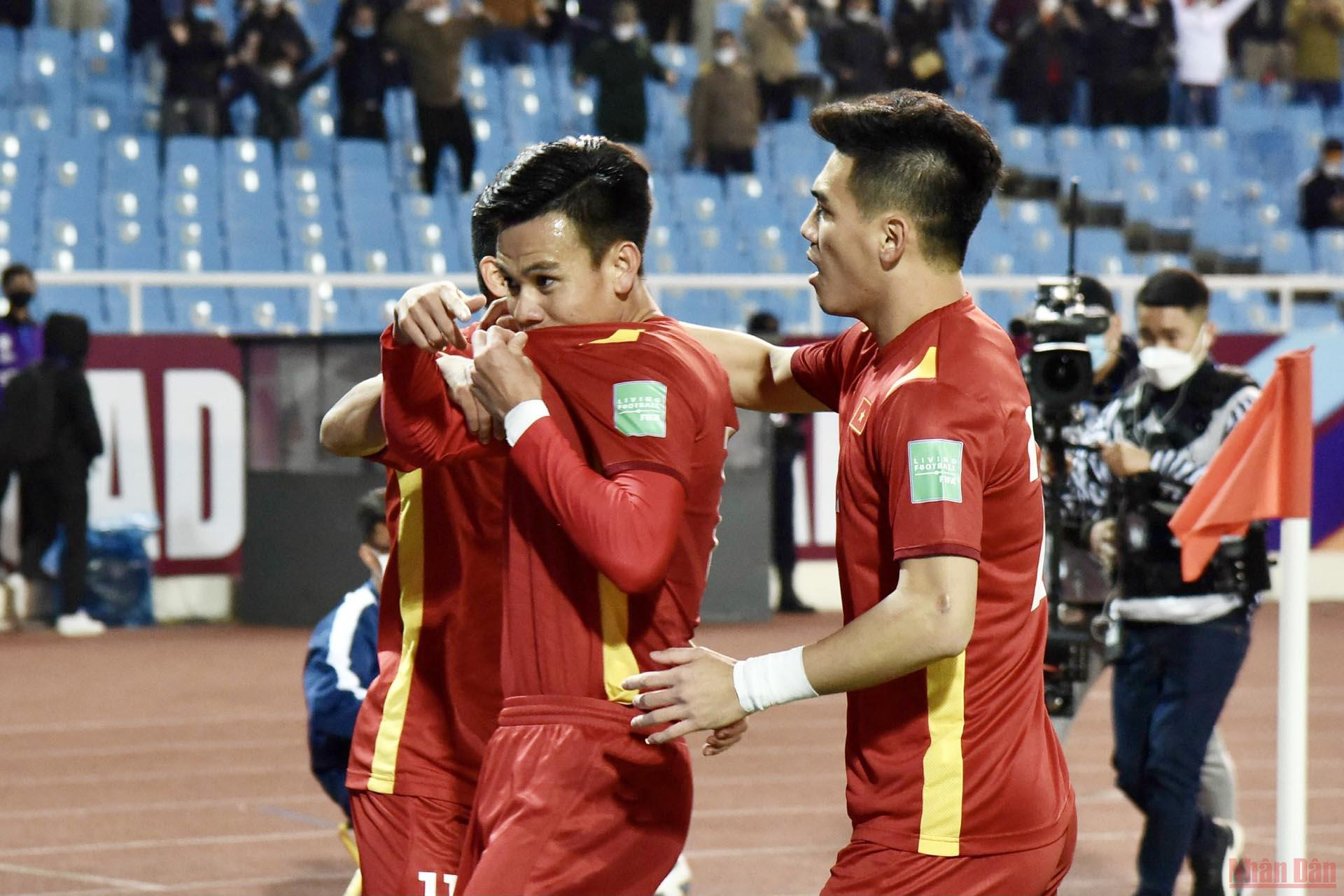 (Hiệp 1) Việt Nam 2-0 Trung Quốc: Tiến Linh nhân đôi cách biệt -0