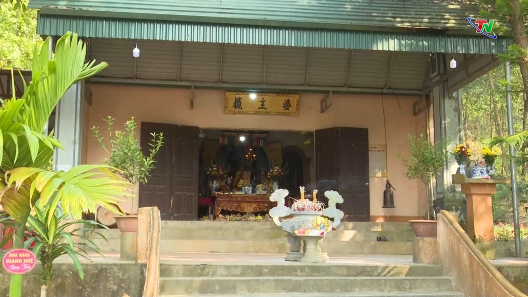 Phú Lương: Nghi thức dâng hương truyền thống tại Đền Khuân, xã Động Đạt