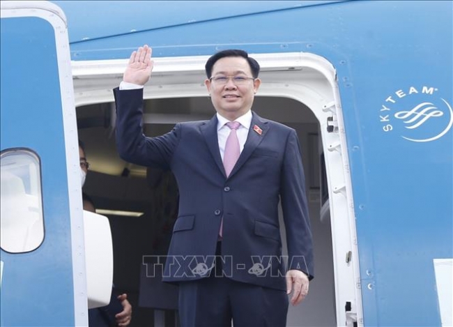 Chủ tịch Quốc hội Vương Đình Huệ lên đường thăm chính thức Cộng hoà Dân chủ Nhân dân Lào